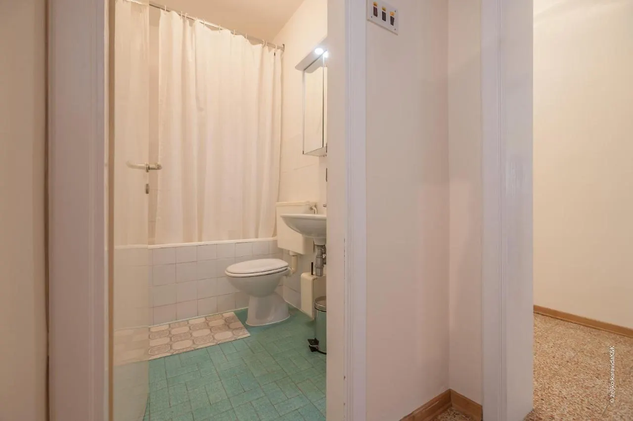 Apartment Slavica Posedarje 0*,